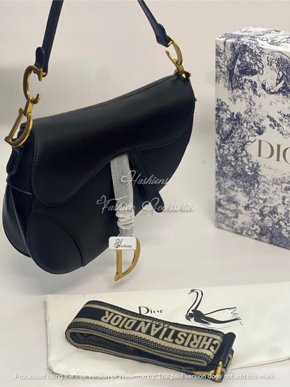 Classic Saddle Bag with Wide Guitar Strap – Grained Leather & Woven Jacquard Crossbody