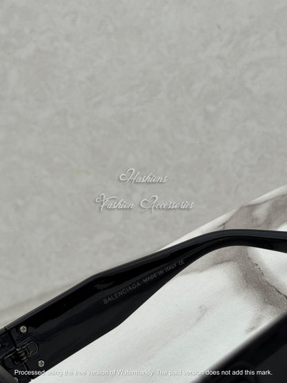 Chunky Oval Sunglasses