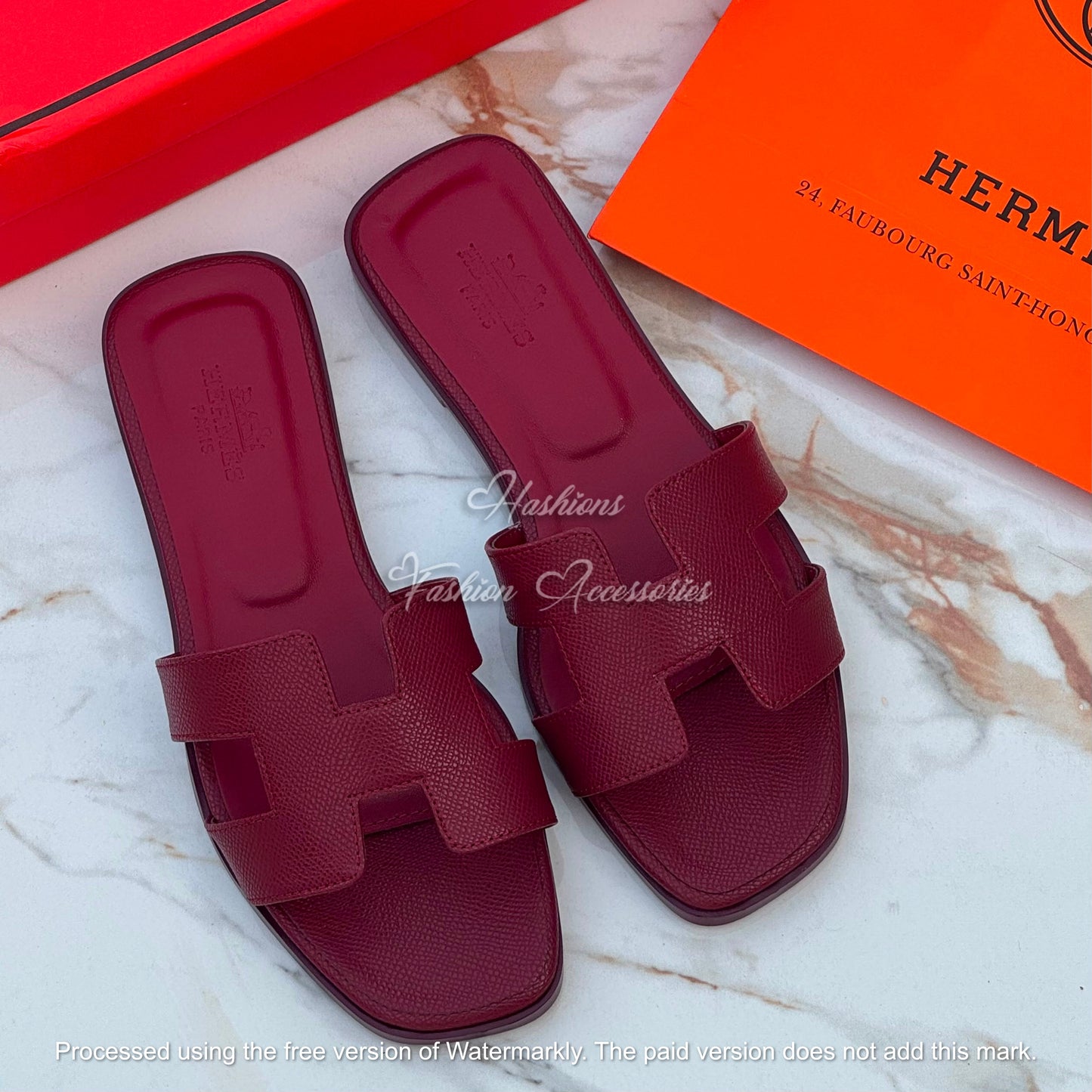 Women’s Minimalist Slip-On Flats – Comfortable Everyday Sandals
