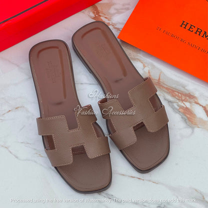 Women’s Minimalist Slip-On Flats – Comfortable Everyday Sandals