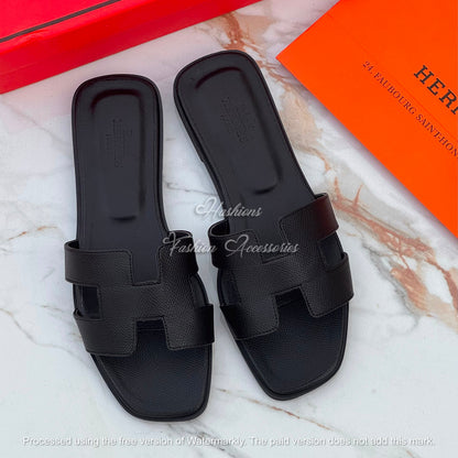 Women’s Minimalist Slip-On Flats – Comfortable Everyday Sandals